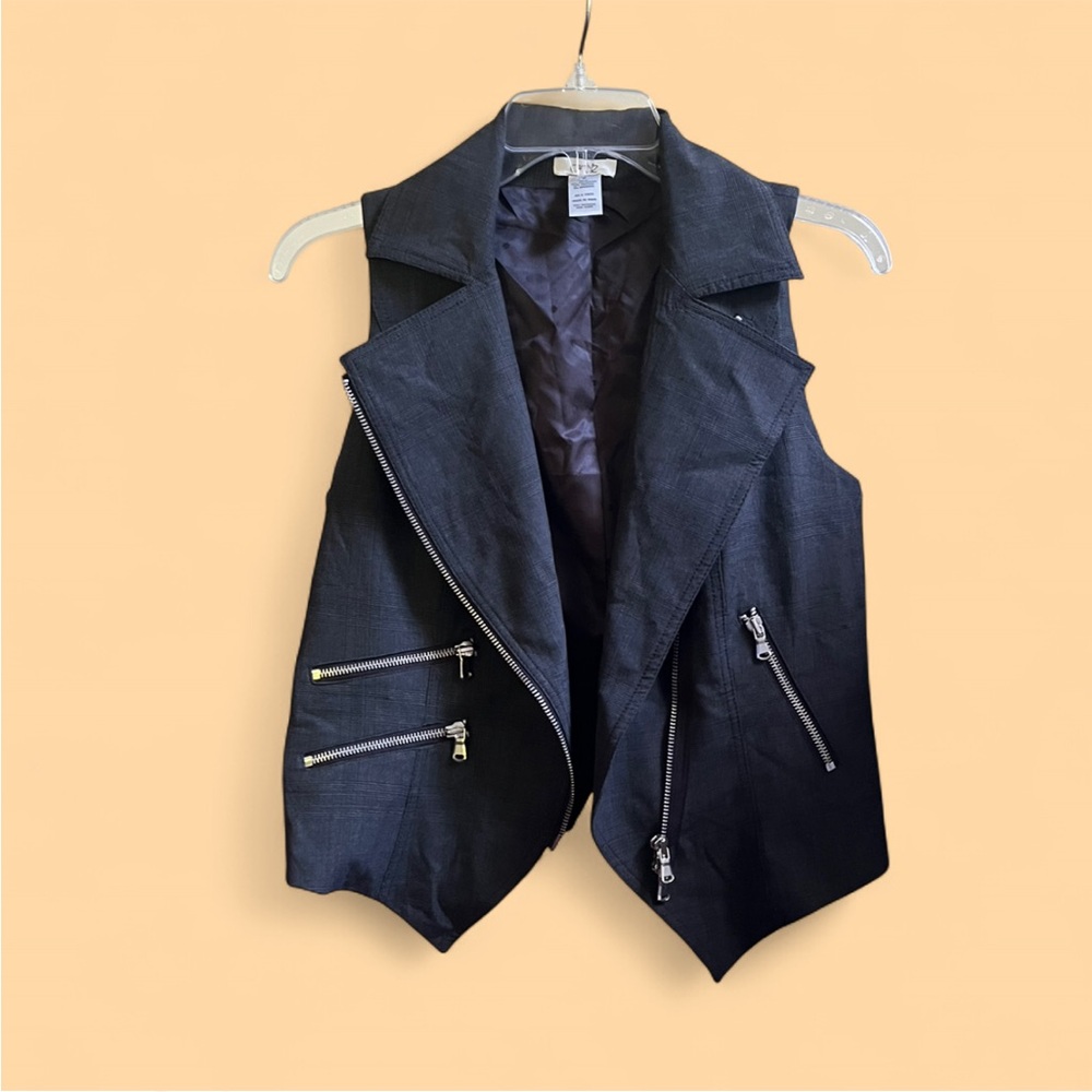 Grey Vest with Zipper Details - Picture 2 of 8